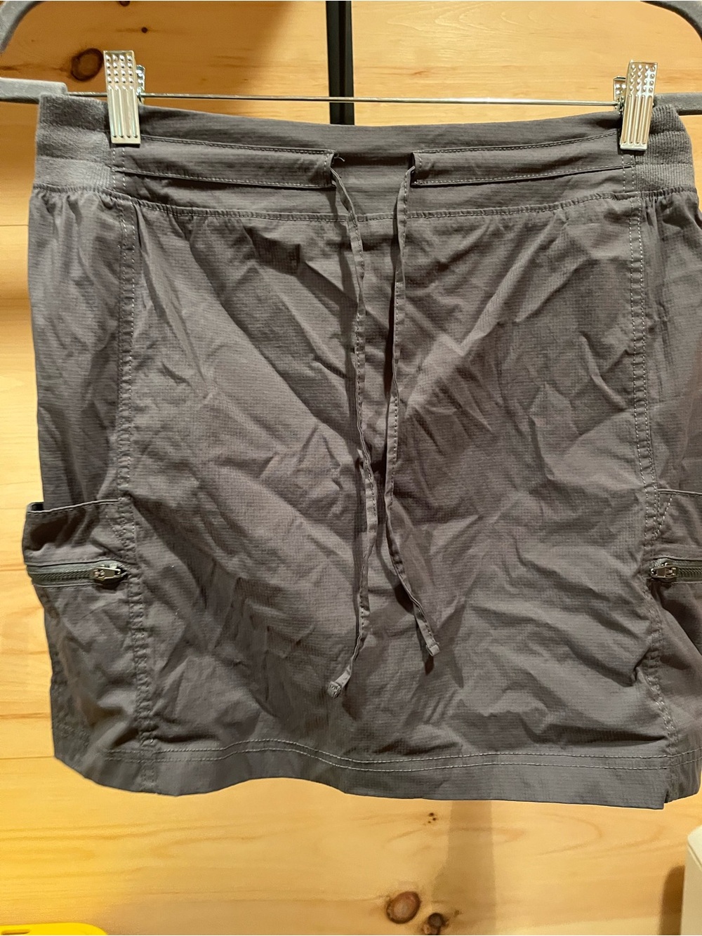 Te Verde Women’s Gray Drawstring Hybrid Skirt with Zip Pockets